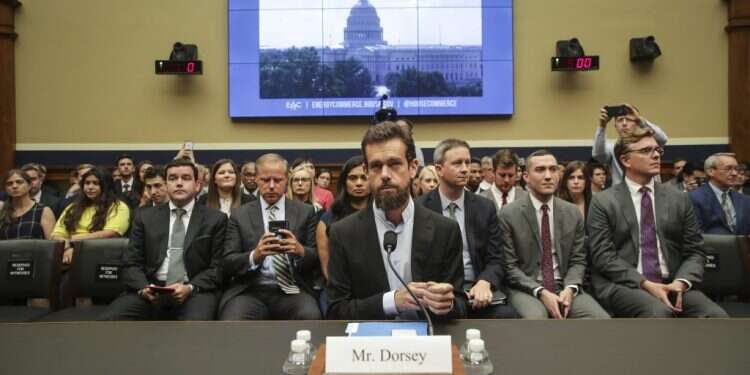 פוסט אחד יותר מדי: למה התעוררו הרשתות החברתיות