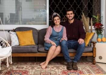 "תרנגולות מסתובבות חופשי ברחוב, לא ברור מהיכן הגיעו"