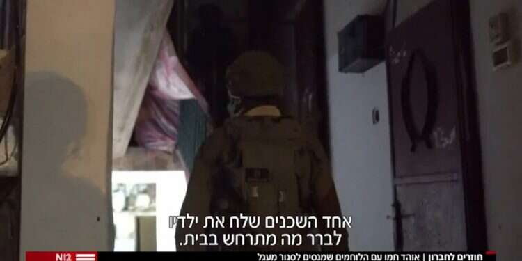 מתוך כתבתו של חמו בחדשות 12. צילום מסך ממאקו כשחיילים יוצאים למסע התנצלות, הטרור הופך למעשה גבורה