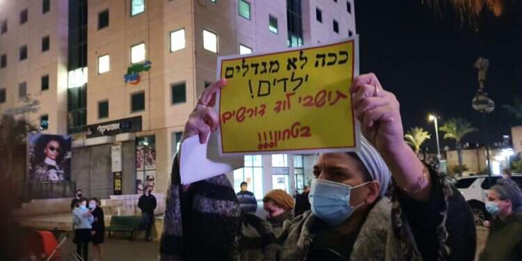 הפגנה משותפת לנשים ערביות ויהודיות אמש בעיר לוד, נגד אלימות בחברה הערבית ראש העיר לוד: "דרוש 'חומת מגן 2' למיגור הטרור הפלילי"