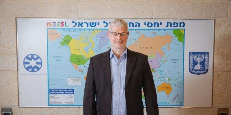 דיפלומטיה דורשת עבודה ממולחת וזהירה. אושפיז. צילום: אוליביה פיטוסי, פלאש 90