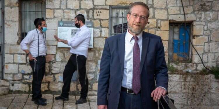 ח "חלק ילמדו במקומות פתוחים, כדי שלא יהיה ביטול תורה"