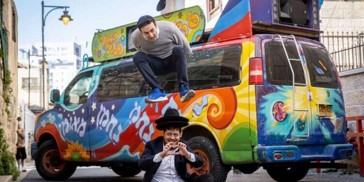 למעלה מני וקשטוק, למטה אפי סקקובסקי. צילום: יונתן זינדל, פלאש 90