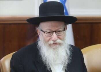 הרב והפרויקטורית שמצאו פתרון לקבורה של אלפי נפטרי הקורונה