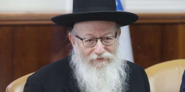 יעקב ליצמן. צילום: מארק ישראל סלם הרב והפרויקטורית שמצאו פתרון לקבורה של אלפי נפטרי הקורונה