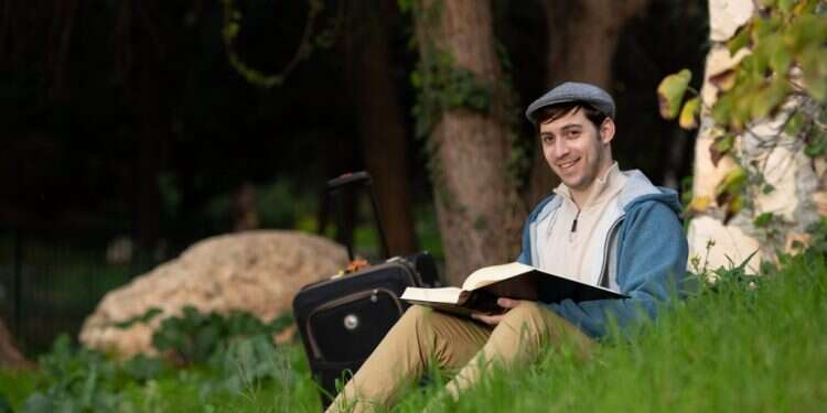 לירון בן משה. צילום: שריה דיאמנט שבע שפות ומזוודה אחת: הכירו את חתן התנ"ך למבוגרים