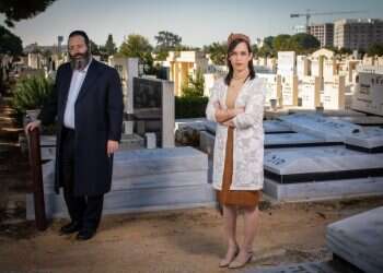 הרב והפרויקטורית שמצאו פתרון לקבורה של אלפי נפטרי הקורונה