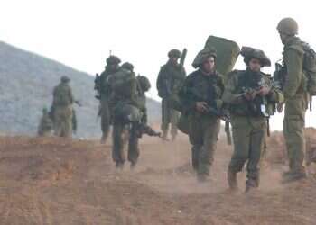 אמצע האביב: שנתיים לכניסת החייל מספר 1 לתפקיד