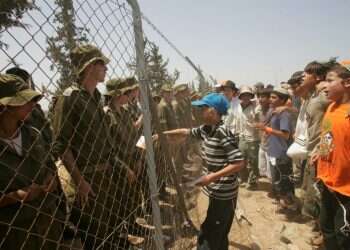 מעבר לימין ולשמאל: הפוליטיקה הפוסטמודרנית של הרב שג"ר