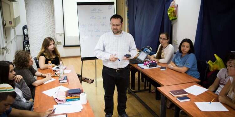 דרושה מדיניות בשאלת אופן בחינת יהדותם של העולים