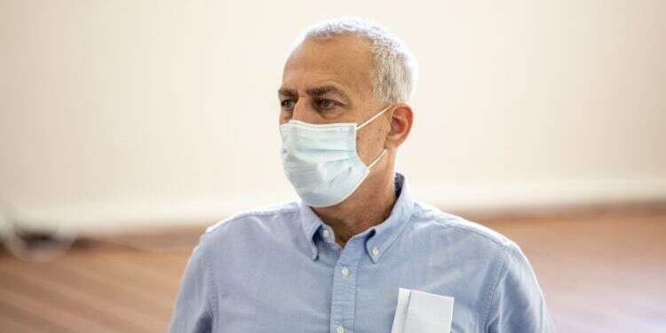 פרופ' נחמן אש. צילום: מישל דוט קום בעקבות תבהלה בריטית: משרד הבריאות בישראל פרסם הודעת הרגעה – החיסון הראשון יעיל