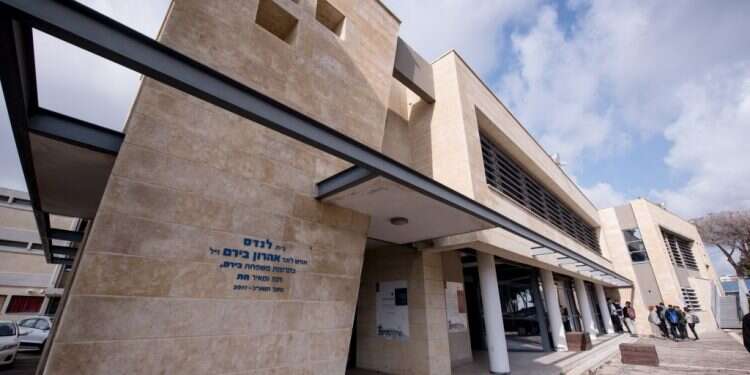 בית הספר הריאלי בחיפה. צילום: מורן מעיין חרף התנגדות משרד החינוך, "בצלם" קיימו הרצאה בריאלי
