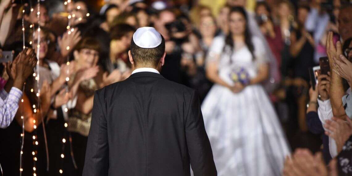 חתונה. צילום: שאטרסטוק האם שמחה נובעת מאירוע או מהחגיגות שסביבו?