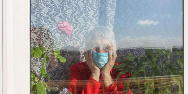 צילום: שאטרסטוק "מה שלא תהרוג הקורונה תהרוג הבדידות"