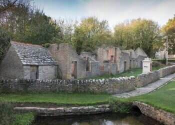 רומן רפאים: תעלומת הכפר האנגלי הנטוש