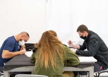 סוגרים פערים: טייסים בצה"ל מכינים חיילים לבגרות