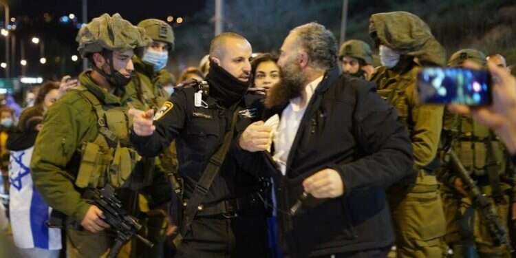 מכה קלה או תקיפת קצין? מה באמת ארע סמוך לקדומים