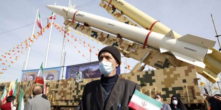 אקדמיה לטרור: איראן הופכת סטודנטים תמימים לסוכני המשטר בעולם