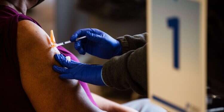 מתחסנים בארה הנחיות סותרות להענקת "תו ירוק" בין ישראל לארה"ב