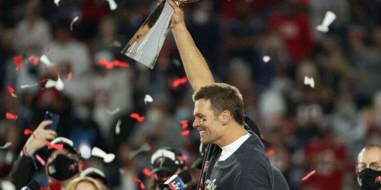 טום בריידי חוגג. צילום: גטי אימג'ס הניסיון עבד: "מייקל ג'ורדן" של הסופרבול ניצח את כל הפרשנים