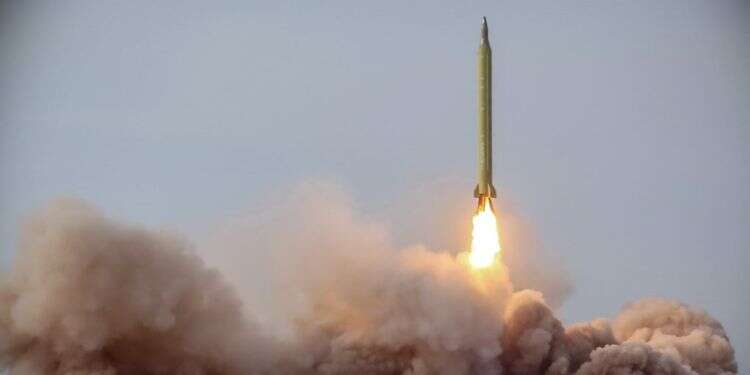 צילום:AFP ירי טילים במהלך תרגיל צבאי באיראן.