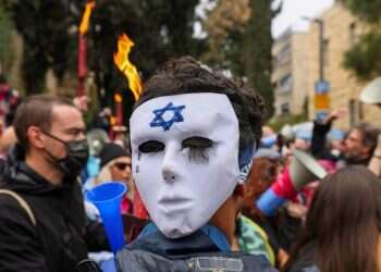 הפגנות או הלוויות: הוויכוח על פניה של המדינה