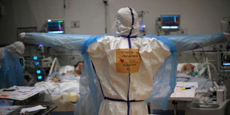 מחלקת קורונה בישראל. צילום: AFP היציאה מהסגר: מצעד האיוולת 2021