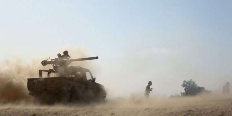 כוחות סעודיים נלחמים בחות'ים. צילום: AFP לא סומכים על האמריקנים: הסעודים יפתחו את התעשייה הצבאית המקומית