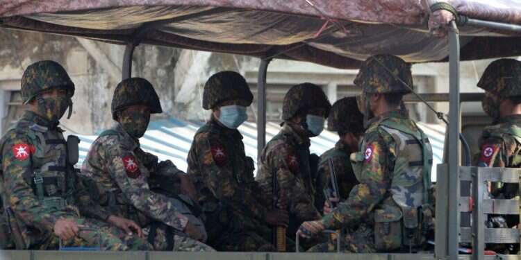 חיילים במיאנמר. צילום: AFP המוסלמי ממיאנמר שנלחם למען השלום במזרח התיכון