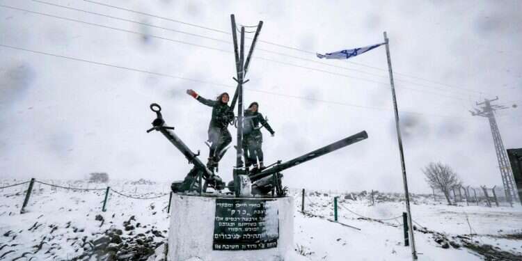 שלג בגולן.. צילום: AFP מצפה רמון, ירושלים ובגולן: צפו בשלג ברחבי הארץ