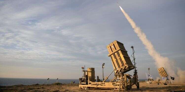 מערכת כיפת ברזל בפעולה. צילום: אגף דוברות והסברה, משרד הביטחון חדשה, מתקדמת ומצליחה: כיפת הברזל הימית בפעולה