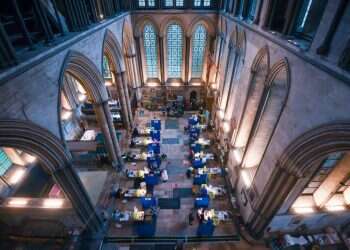 דעת המקום: האדריכלות של מוקדי החיסונים