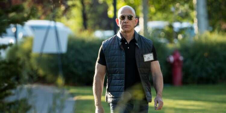 כך הגשים מנכ"ל אמזון הפורש את חלומו של כל חנון