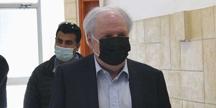 משפט נתניהו, הבוקר. צילום: ראובן קסטרו עו"ד של אלוביץ': "נראה כאילו מישהו יושב וצוחק עלינו"