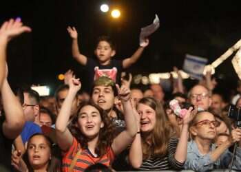 הצעירים יתחסנו רק אם יבינו שהנאות חייהם תלויות בכך