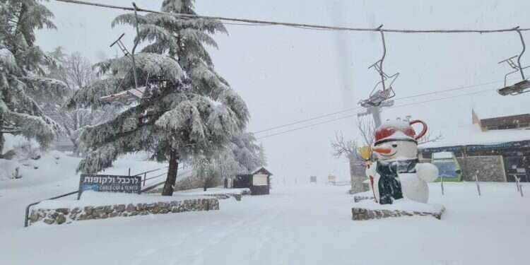 הסערה הגדולה בעיצומה: השלג הגיע לירושלים וליישובי בנימין