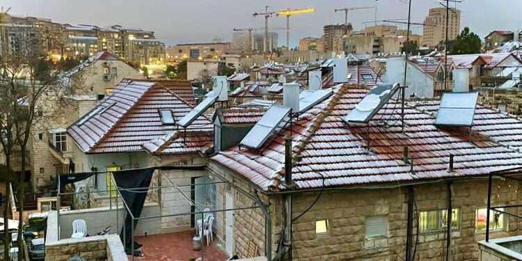 שלג בנחלאות, בשנה שעברה. צילום: אילת כהנא מצפה רמון, ירושלים ובגולן: צפו בשלג ברחבי הארץ