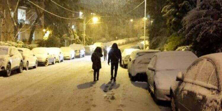 שלג בירושלים. צילום: רינה נקונצ'ני מצפה רמון, ירושלים ובגולן: צפו בשלג ברחבי הארץ