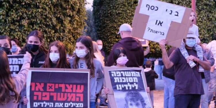 הפגנת במישור אדומים נגד הקמת מפעל לשריפת פסולת. צילום: TPS "לא נאפשר מחטף": מלחמה בין המשרד להגנת הסביבה והאוצר