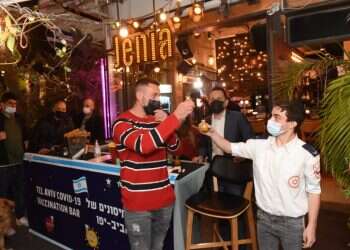 המרוץ אחר המתחסנים: פיצה, כנאפה, בירה וצימר