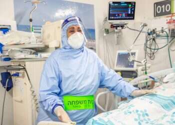 רואות להם בעיניים