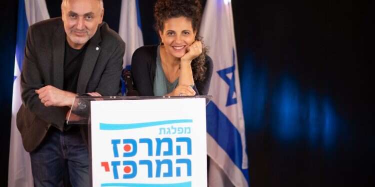 רונית אברהמוף–שפירא ומני אסייג. צילום: אריק סולטן הימנים באים: מגישי "לאטמה" לא מתכוונים להשאיר את הבמה לשמאלנים