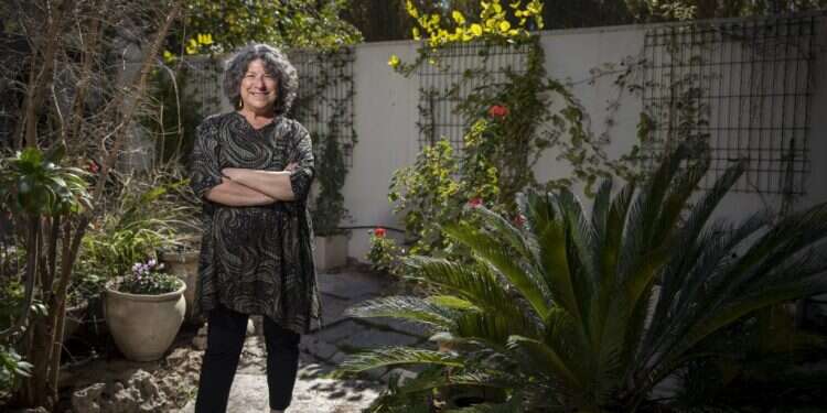 דבורה האריס. צילום: אוליבייה פיטוסי, פלאש 90 "העולם מחפש את ספר העיון הפופולרי הישראלי הבא"