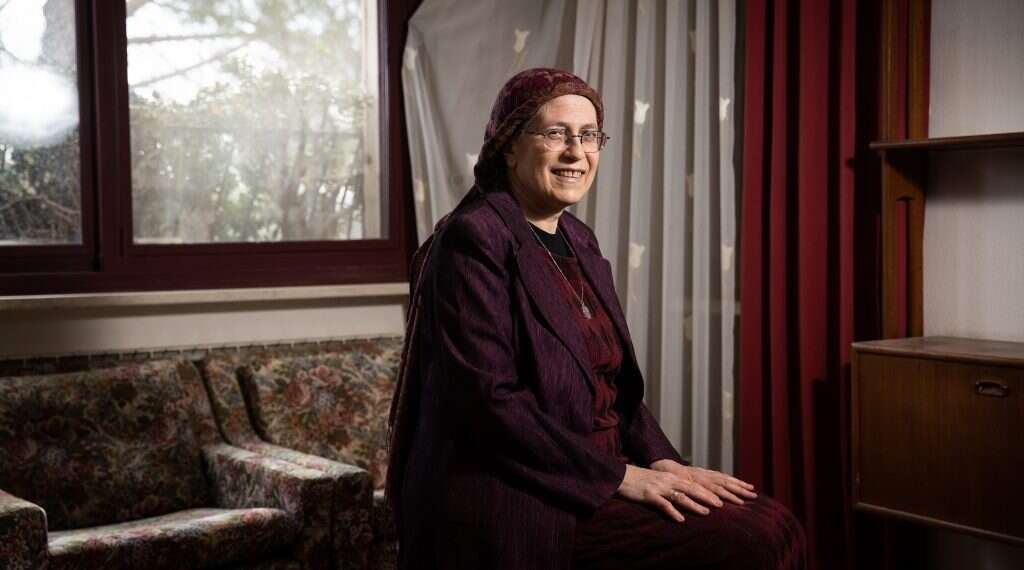 בזכות הבלוק אף קול לא ייזרק לפח. סטרוק בבית הוריה בירושלים. צילום: יונתן זינדל, פלאש 90 ראשונות לסלוח: נשים יוצרות ומובילות מבקשות סליחה