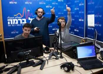 יורדים למקלט הרדיו: החרדים חוזרים למדיה הוותיקה