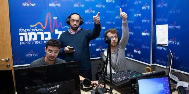 יורדים למקלט הרדיו: החרדים חוזרים למדיה הוותיקה