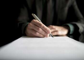 זהירות: הגרוש שלכן עשוי לקבל חלק מהירושה אם לא תשנו את צוואתכן