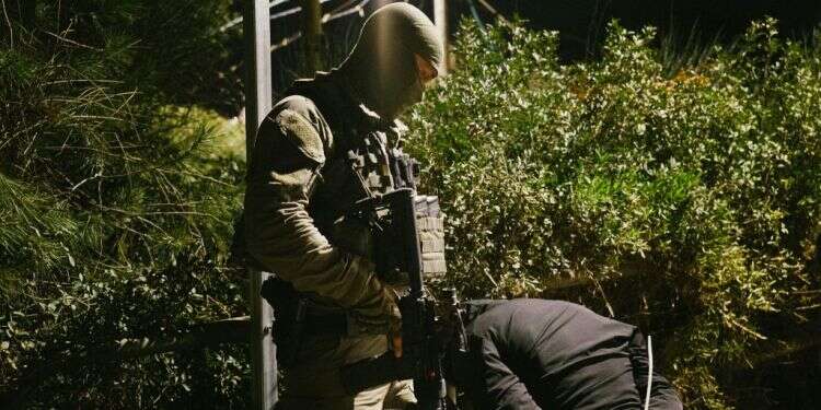 מעצר חשוד ברמאללה. אילוסטרציה. צילום: דוברות המשטרה מג"ב הכריז מלחמה נגד טרור בקבוקי התבערה