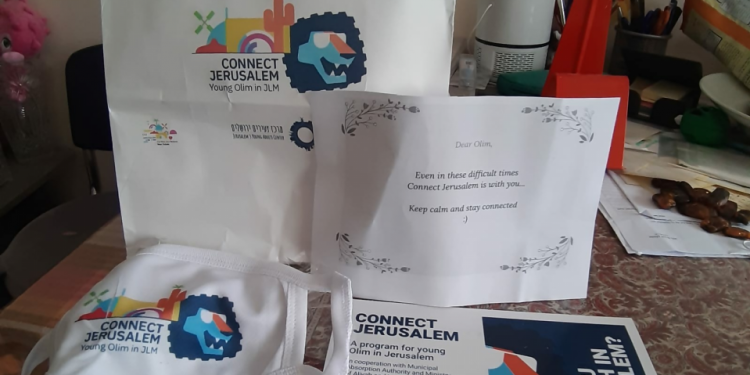 מארזים לעולים מבודדים. צילום: באדיבות עיריית ירושלים מזון, הפתעות ומשקאות: עיריית ירושלים מפנקת עולים בבידוד