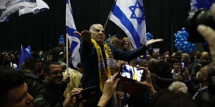 מדוע מבקשים הפוליטיקאים אישור על מה שכבר מותר?